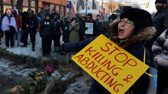 Obama, Clinton say killings by immigration agents should be wake-up call for US