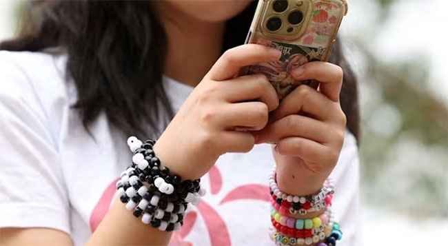 French lawmakers to vote on social media ban for children