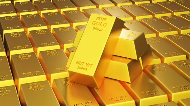 Gold hits record above ,100 as geopolitics drive safe #8209;haven rush