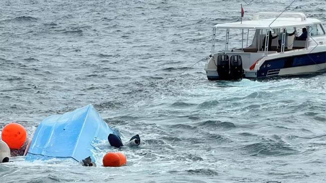 A boat carrying 25 French tourists capsized off the Omani coast, three killed