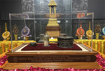 Sacred Devnimori Buddha Relics brought to Sri Lanka�