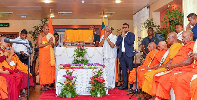 Exposition of sacred Devnimori relics begins at Gangaramaya 
