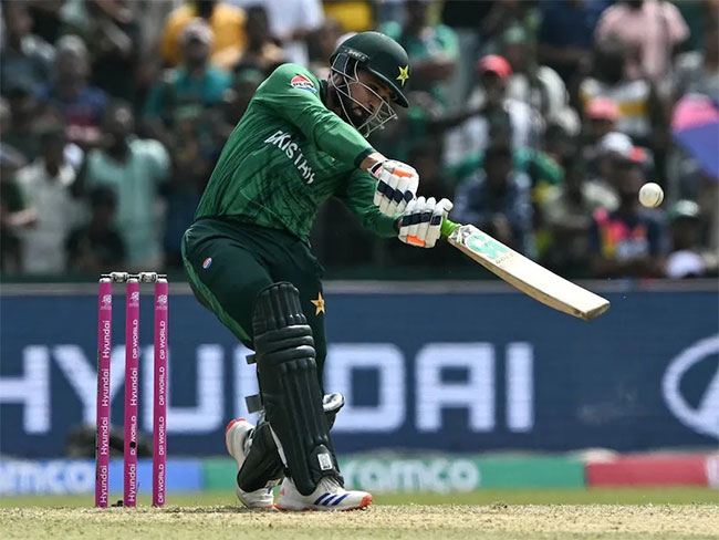 T20 World Cup: Pakistan win thriller in Colombo 