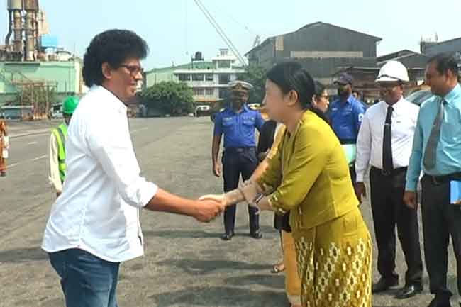 Myanmar hands over 500 MT of rice to cyclone victims in Sri Lanka