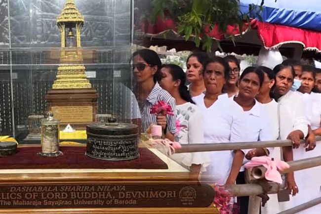 Public urged not to join queues to venerate sacred Devnimori relics at Gangaramaya