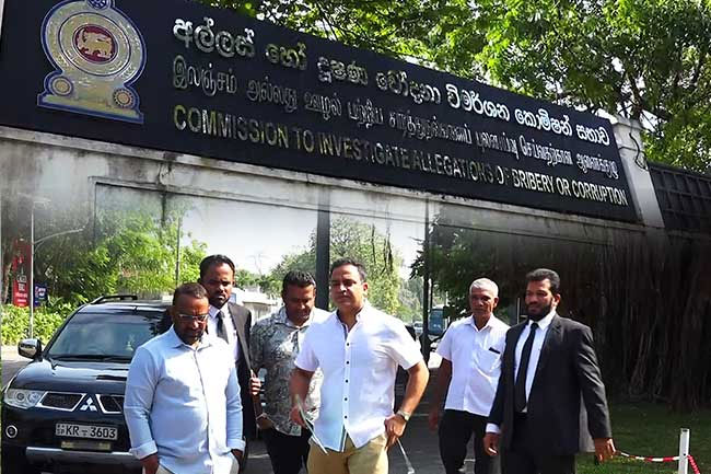 SJB MPs file bribery complaint against Speaker s Private Secretary