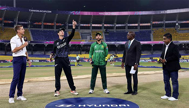   T20 WC: Pakistan bat first against New Zealand in Super 8 opener