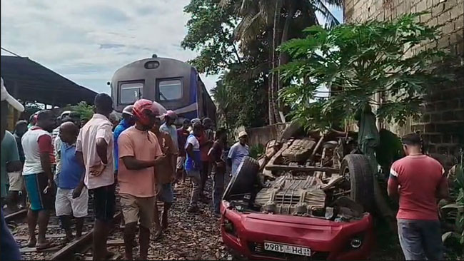 3 injured as train hits vehicle at Payagala; Coastal line trains delayed