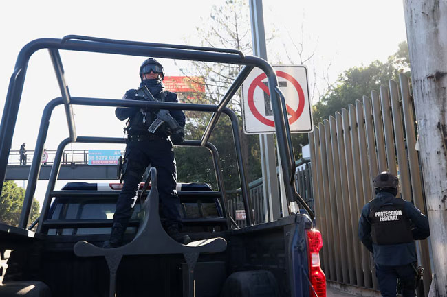 Mexico s most-wanted cartel leader was killed after visit from romantic partner