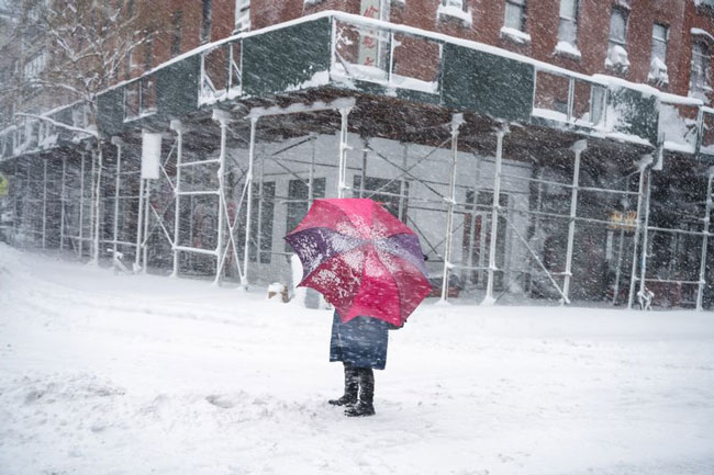 Storm paralyzes travel, forcing more than 8,000 US flight disruptions