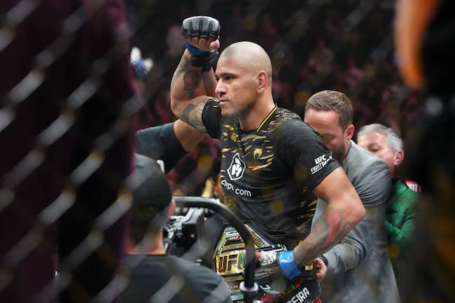 Alex Pereira vacates UFC light heavyweight title