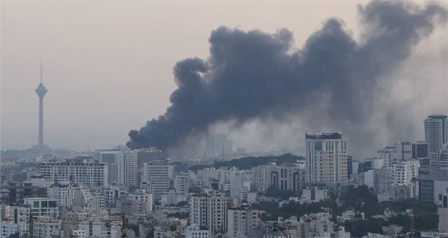 Iran launches new wave of strikes against Israel, US bases in Middle East