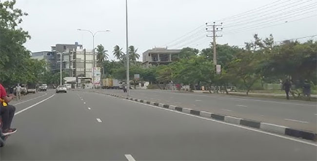 Heavy traffic on Colombo�Piliyandala road after lorry and school van crash