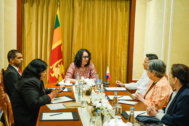 PM Harini holds bilateral talks in Philippines to enhance cooperation in education and other sectors 