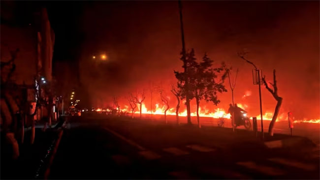 WHO warns of health risks from black rain  in Iran