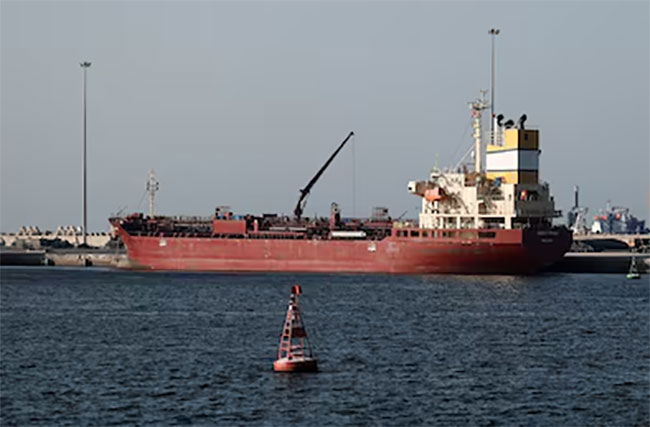 Oil sinks 7% as Trump predicts Middle East de-escalation