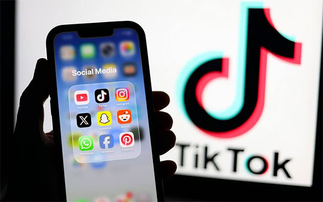 One-fifth of Australian teens still use TikTok, SnapChat after social media ban