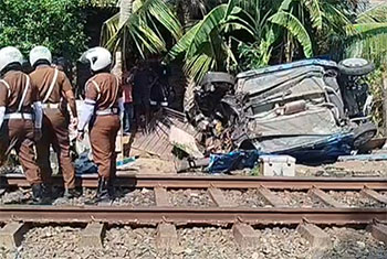 Couple injured in train-car collision at Wadduwa 