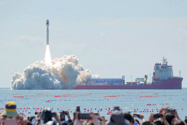 China launches 10 satellites aboard Smart Dragon 3 carrier rocket from Sea platform