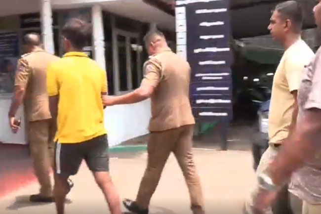 Suspect known as Walpola Lala  nabbed with Ice  and sharp weapons