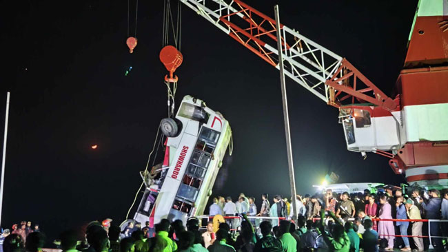 18 bodies recovered after bus plunges into Bangladesh�s Padma River