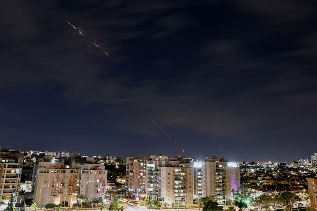 Yemen s Houthis enter Iran war with attacks on Israel, while US Marines arrive in region