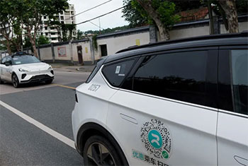 Mass robotaxi malfunction halts traffic in Chinese city