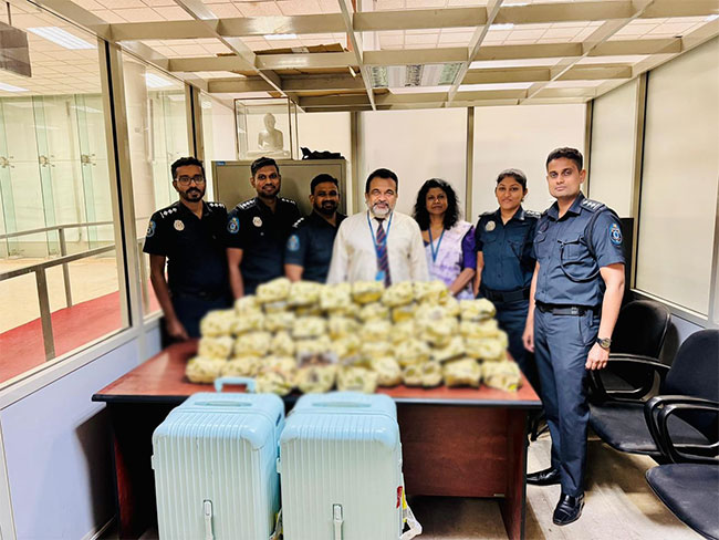 Chinese national arrested at BIA for attempting to smuggle �Kothala Himbutu�