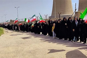 Iranians begin forming human chains around power plants ahead of Trump�s deadline