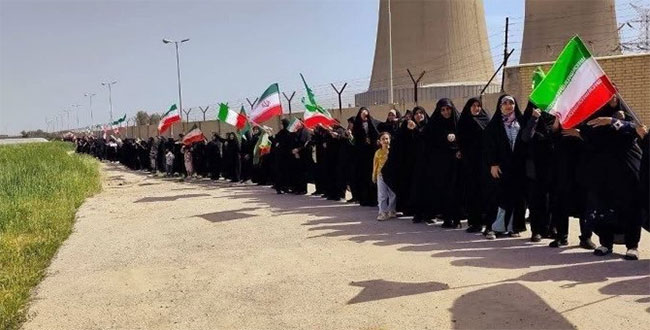 Iranians begin forming human chains around power plants ahead of Trump�s deadline