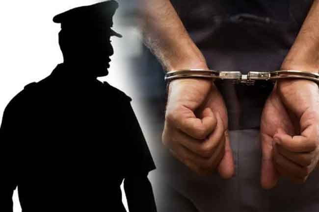 Police constable arrested for allegedly accepting liquor bottle as bribe