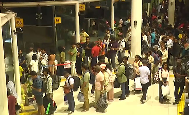 Large crowds arrive at Makumbura MMC for New Year travel