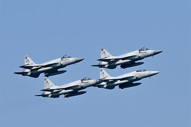 Pakistan sends fighter jets to Saudi Arabia under mutual defence pact