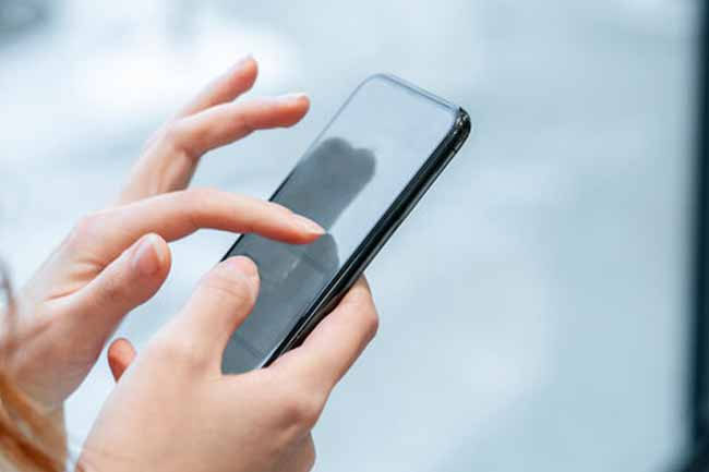 Police urge caution on social media use during New Year holidays 