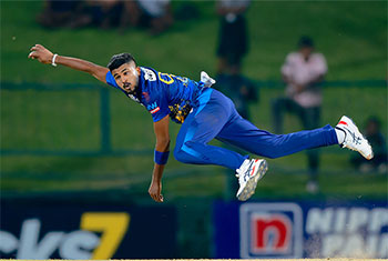 Hyderabad picks Dilshan Madushanka as injury replacement for Brydon Carse