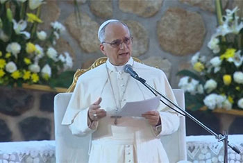 Pope criticises �tyrants� who spend billions on wars after Trump spat