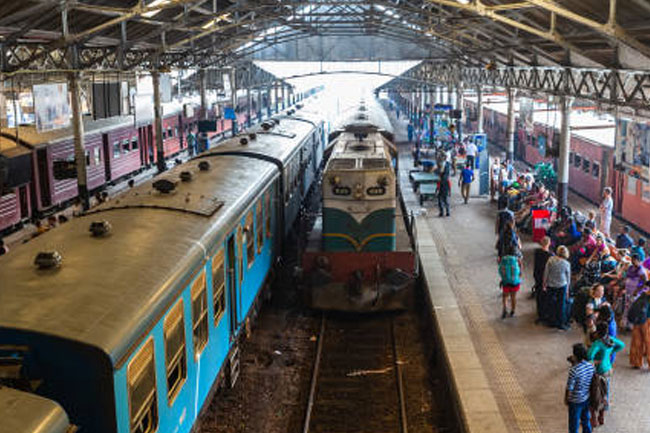 Special train services scheduled to operate for passengers returning to Colombo 