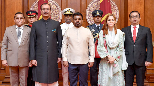 Six envoys present credentials to President