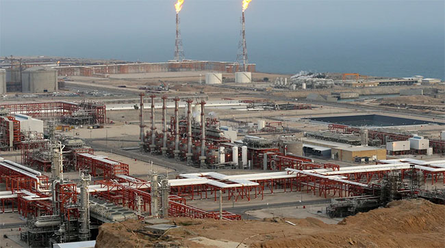 Iranian military threatens to attack oil production sites of Gulf neighbors