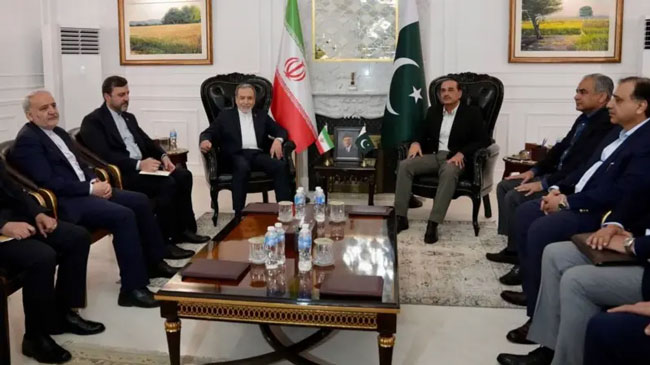 Iran shares �views and considerations� with Pakistan on ending war - Foreign Minister