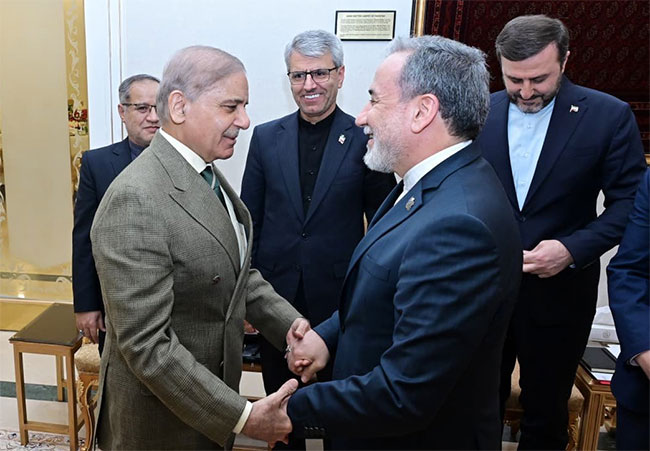 Iran�s foreign minister meets Pakistani PM in Islamabad 