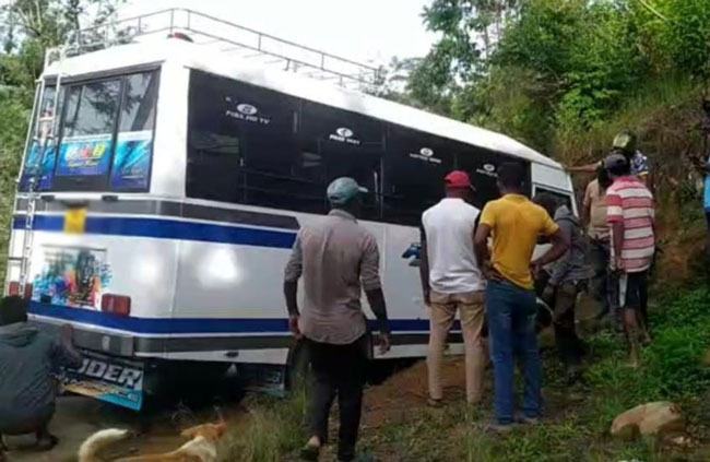 34 schoolchildren injured following bus accident in Bogawantalawa 