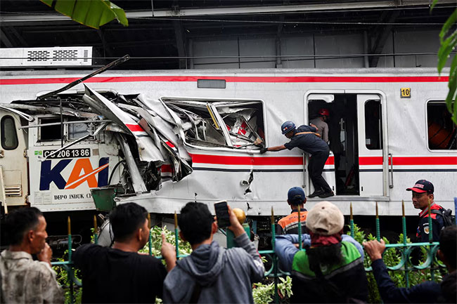 Indonesia train crash toll rises to 14 as rescuers complete evacuation