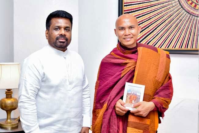 President meets Ven. Pannakara Thero following Ehipassiko peace walk