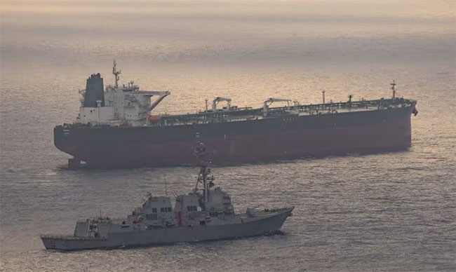 Donald Trump says operation to reopen Strait of Hormuz will be �paused�