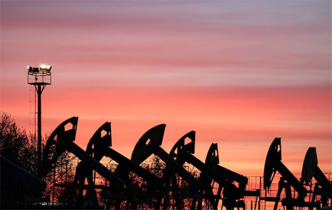 Oil jumps as US and Iran disagree on peace proposal
