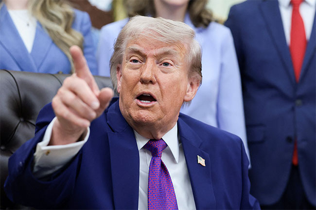 Trump says Iran ceasefire is �on life support� as hopes for a deal fade