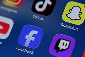 EU considering social media �delay� for children