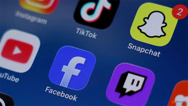 EU considering social media �delay� for children