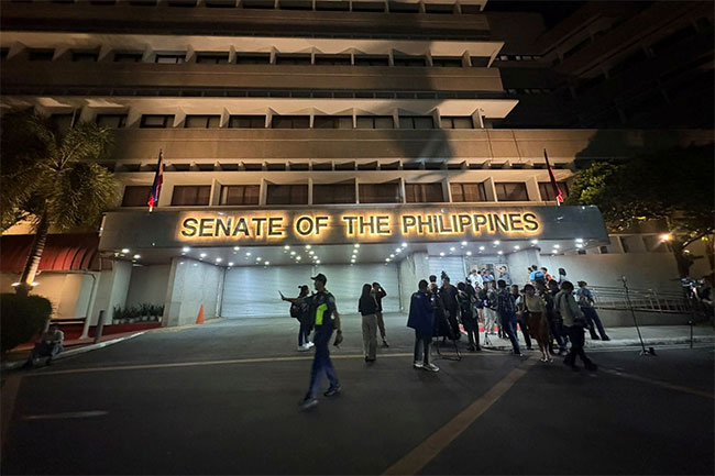Lockdown in Philippine Senate after gunshots fired